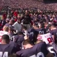 Foto/Imagem Oração faz 100.000 torcedores ficarem em silêncio em estádio nos EUA Noticia Mundo