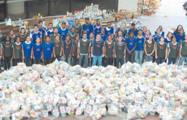 GOSPEL Foto/Imagem Igreja Universal distribui 30 toneladas de alimentos para desabrigados da chuva em Moçambique Noticia Religião GOSPEL Foto/Imagem Igreja Universal distribui 30 toneladas de alimentos para desabrigados da chuva em Moçambique Noticia Religião